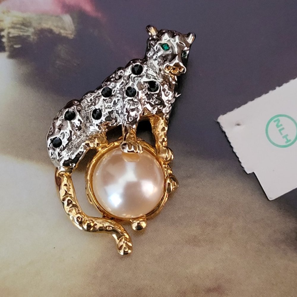 NLH NAT LANDEU SILVER & GOLD TONE GREEN EYED RHINESTONE BIG CAT BROOCH